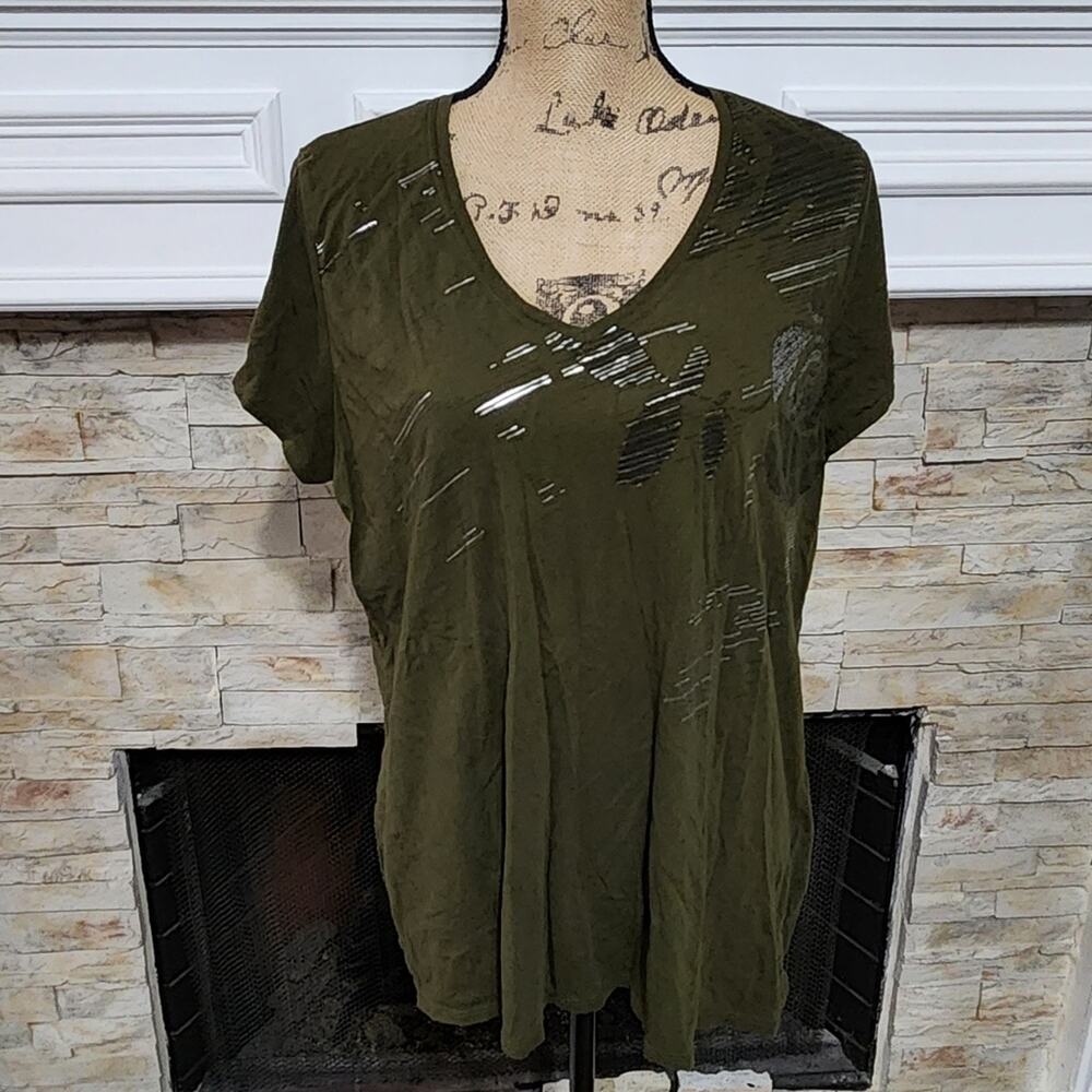 TAHARI super soft dark moss green and metallic silver floral shirt‎ size 1X